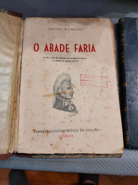 Livros de capa dura pele e outros