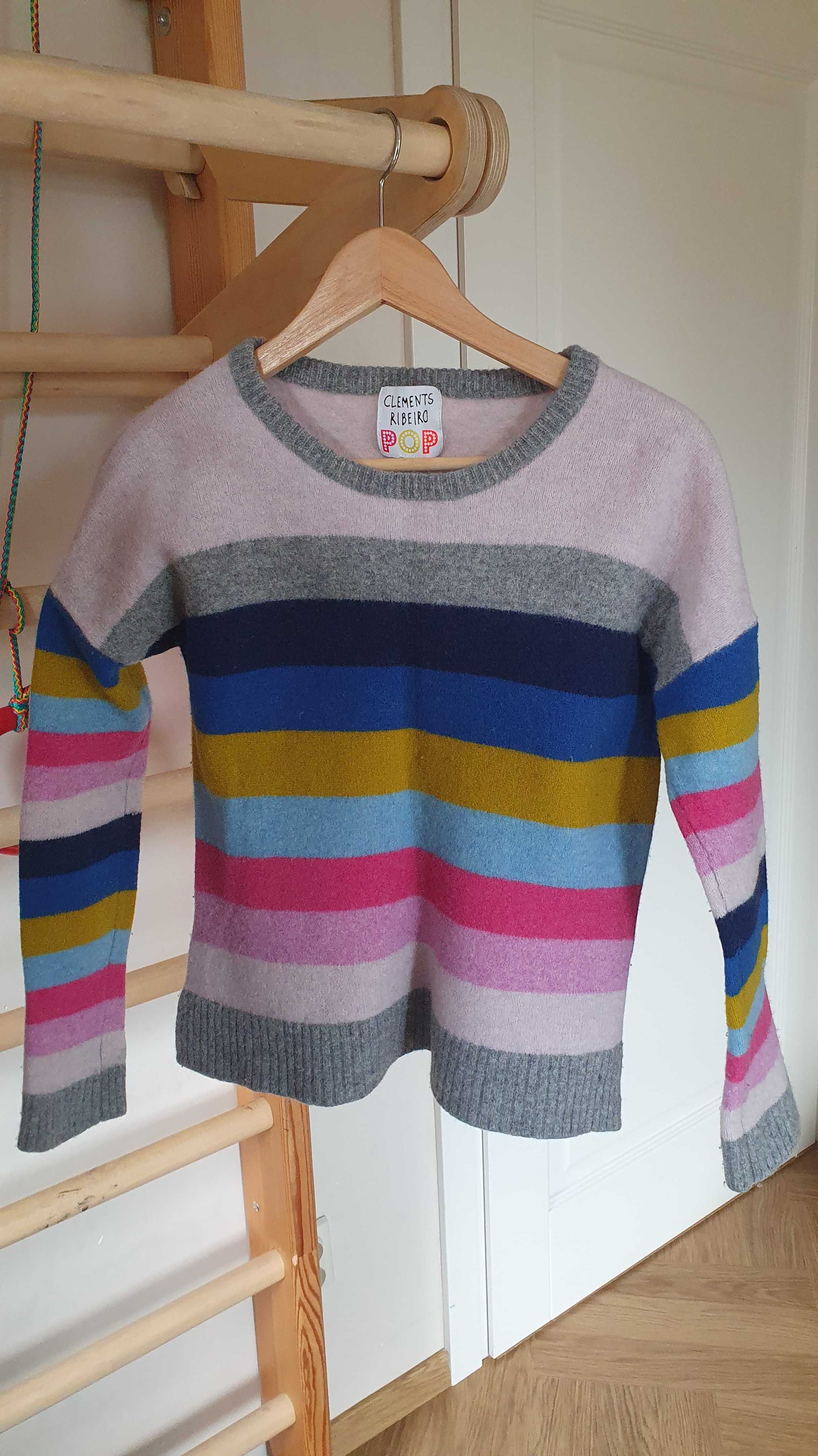 Kolorowy sweter damski wykonany z wełny. Rozmiar S.