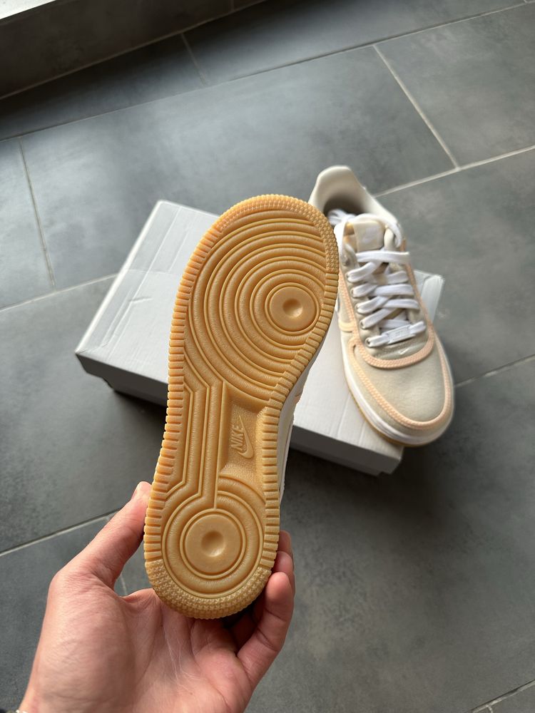 Оригінальні жіночі кросівки Nike Air Force 1 ‘07 PRM