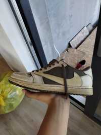 Jordan 1 low Travis scott reverse mocka r.44