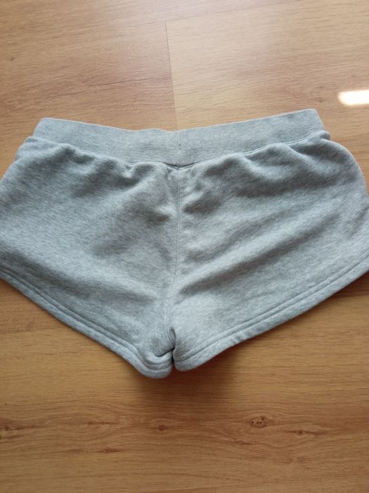 Krótkie spodenki damskie