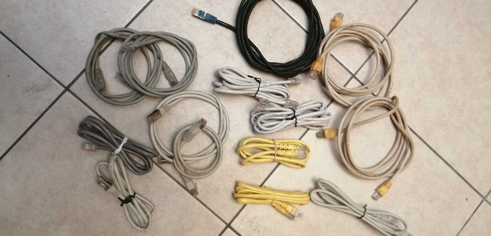 Pack de 18 cabos Ethernet RJ45 testados + 5 núcleos RJ45.