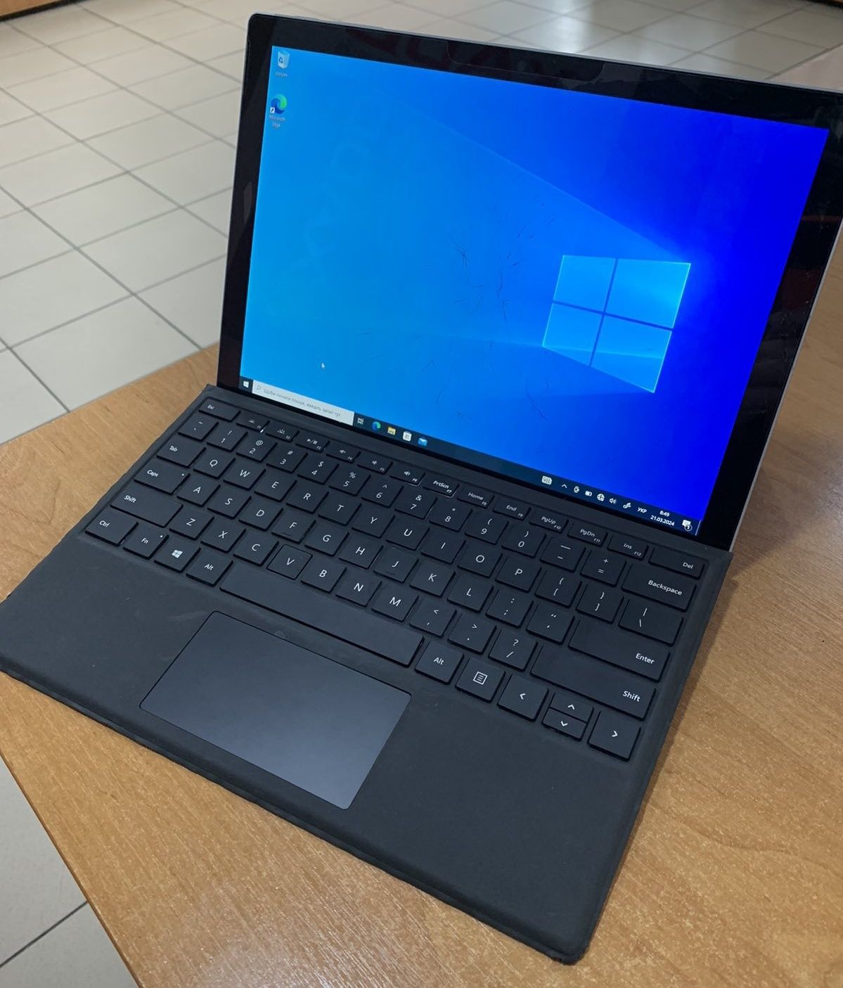 Surface Pro 5 8/256 i5 7300u