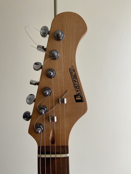 Электрогитара Dimavery Fender + стойка и предусилитель