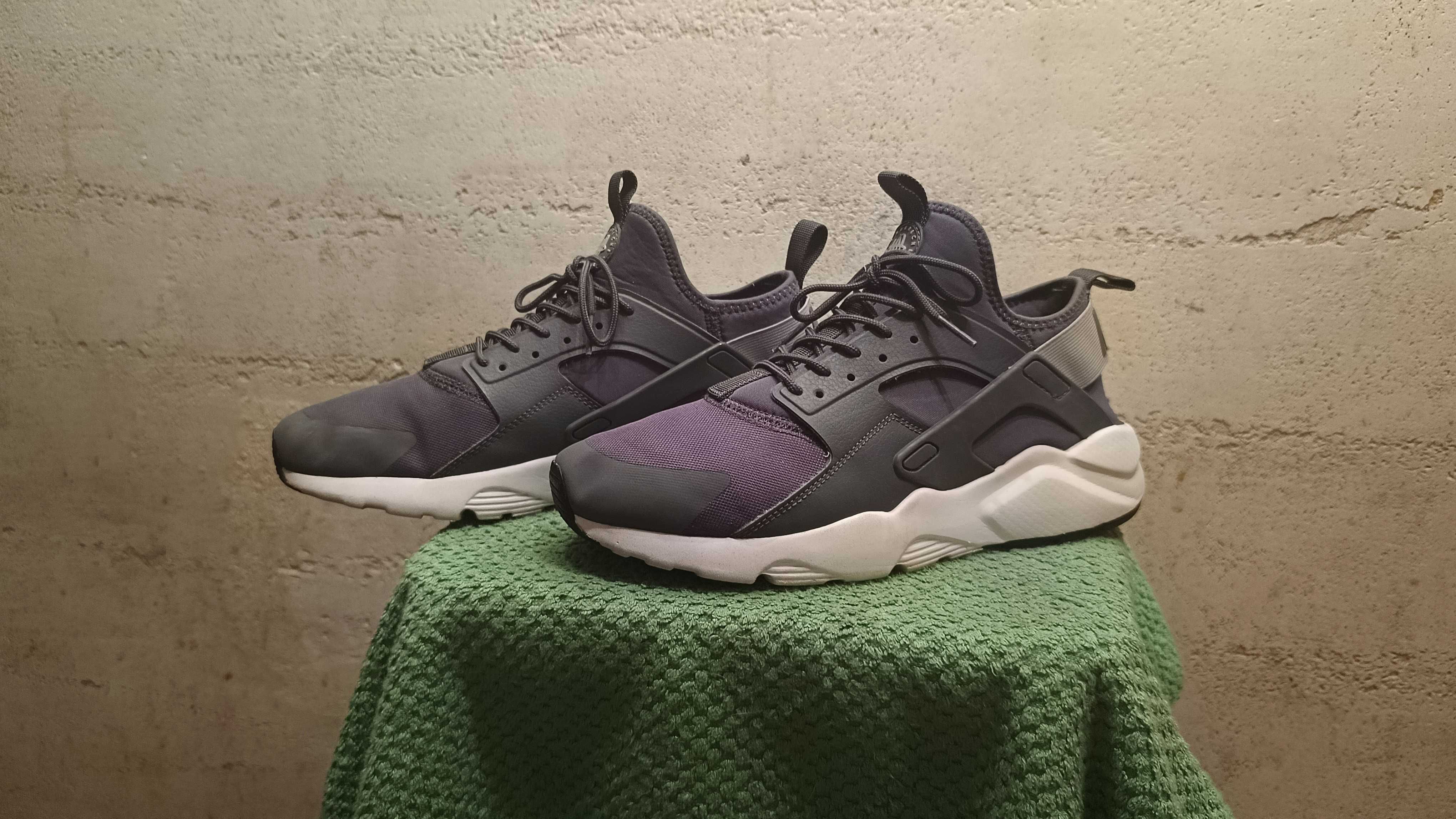 Męskie sneakersy NIKE AIR HUARACHE RUN ULTRA r.42,5 stan bardzo dobry