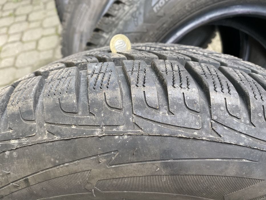 Opony zimowe 215/60/16,, b..dobry bieżnik