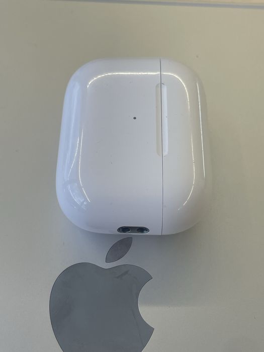 Продам кейс AirPods pro 2 оригінал без навушників