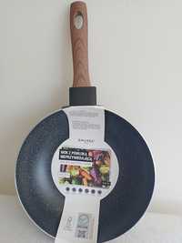 Wok 28 cm.z powłoką nieprzywierającą.