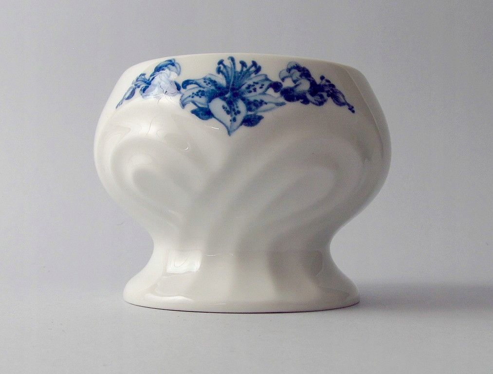 designerska porcelanowa popielniczka lilia