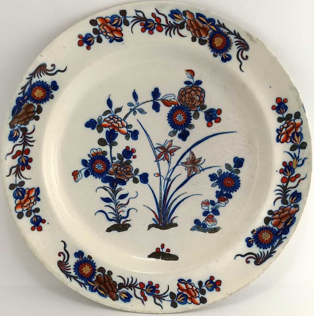 Talerz wykonany z porcelany, sygnowany - XIX wiek