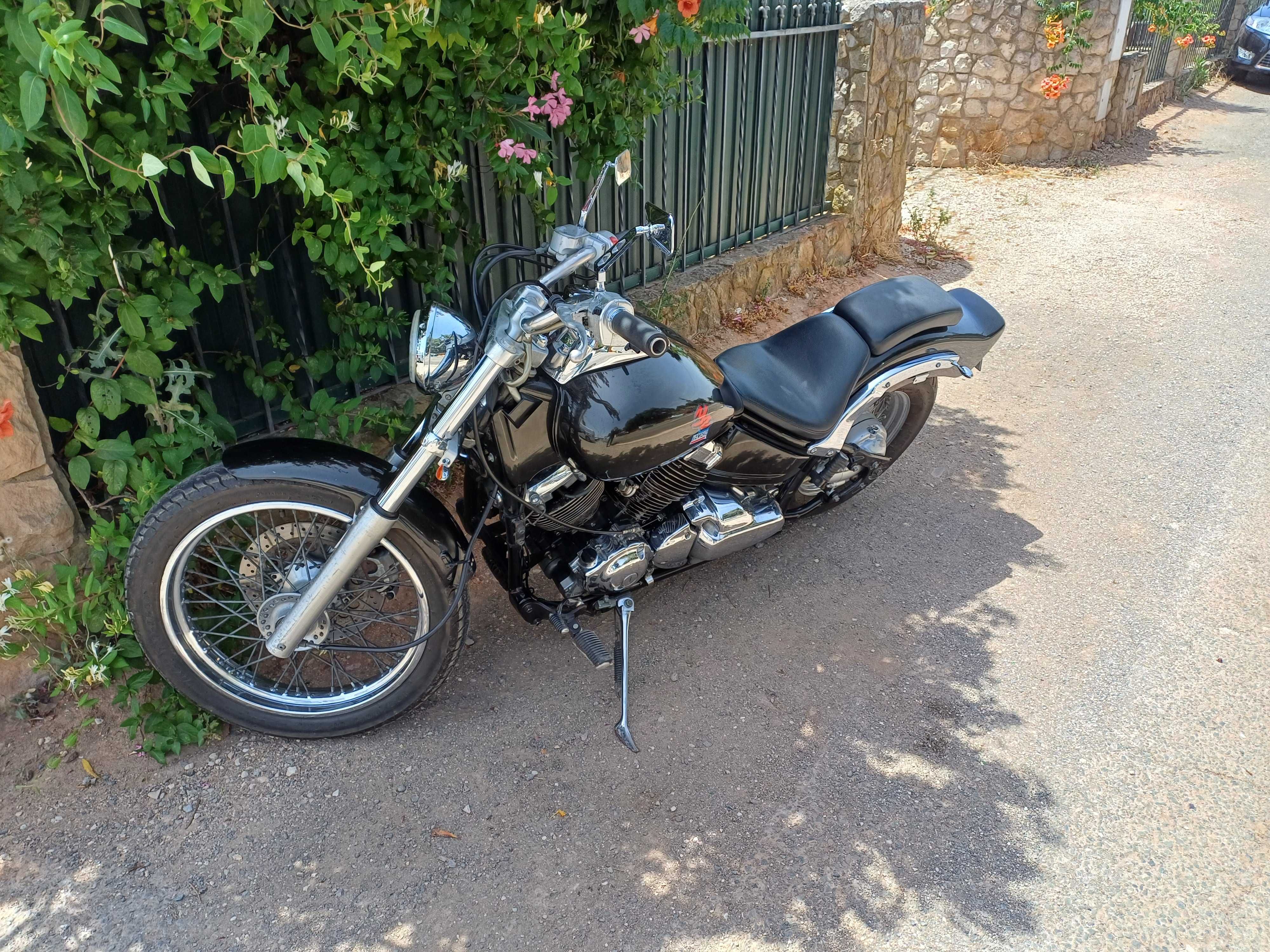 Para venda ou troca por outro estilo de  moto