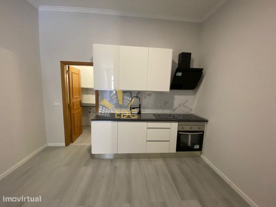 Loja Transformada em apartamento T1| Para arrendar | Localizado em ...