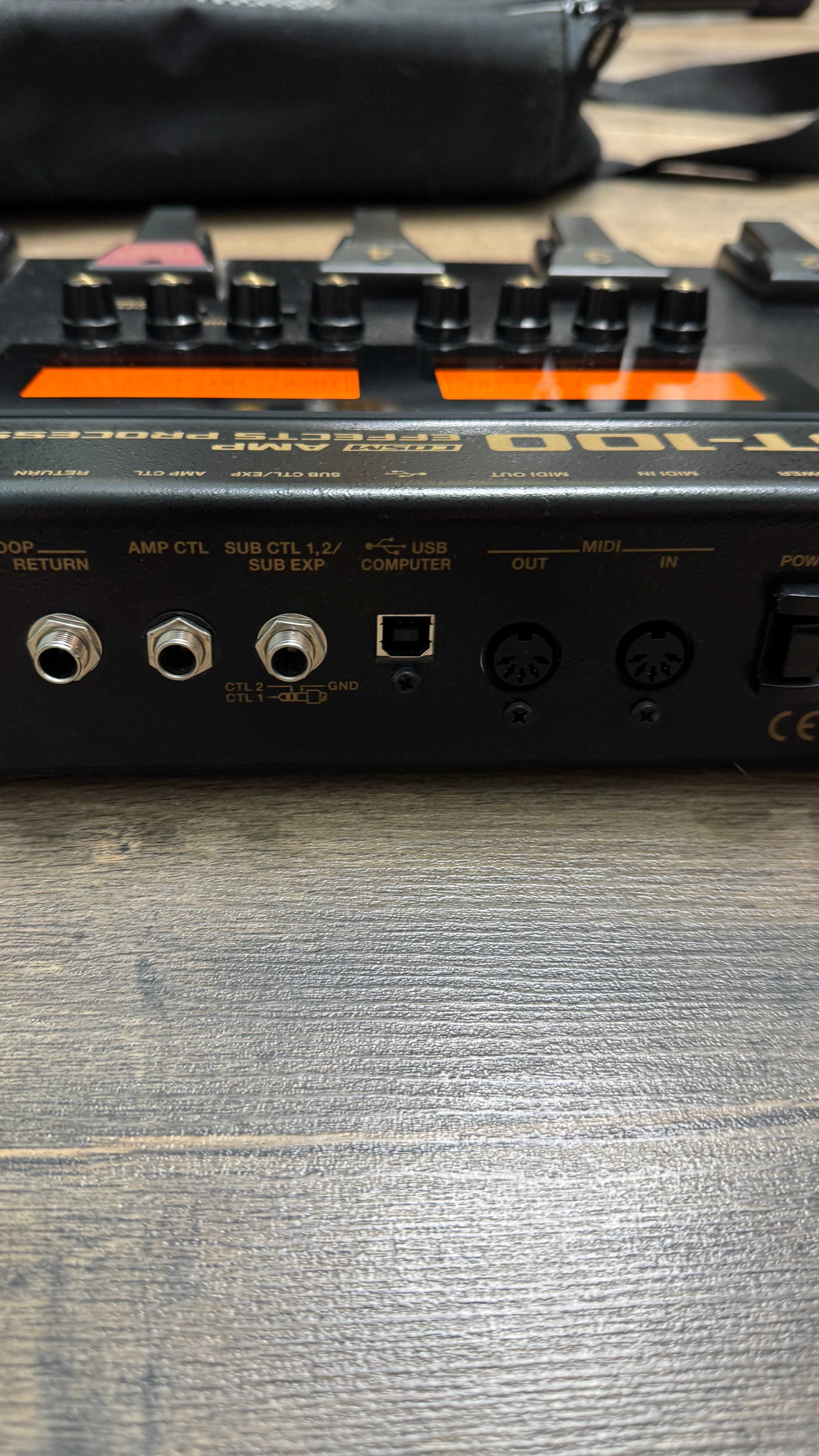 Гітарний процесор ефектів Boss GT100 з чохлом Gator G-MultiFX 2411