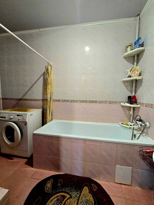 Продаж двокімнатної квартири в приватному будинку у Володарці