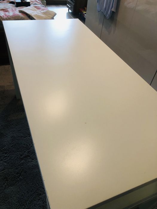 Biurko białe regulowane 128x58 cm, wys. 59-72