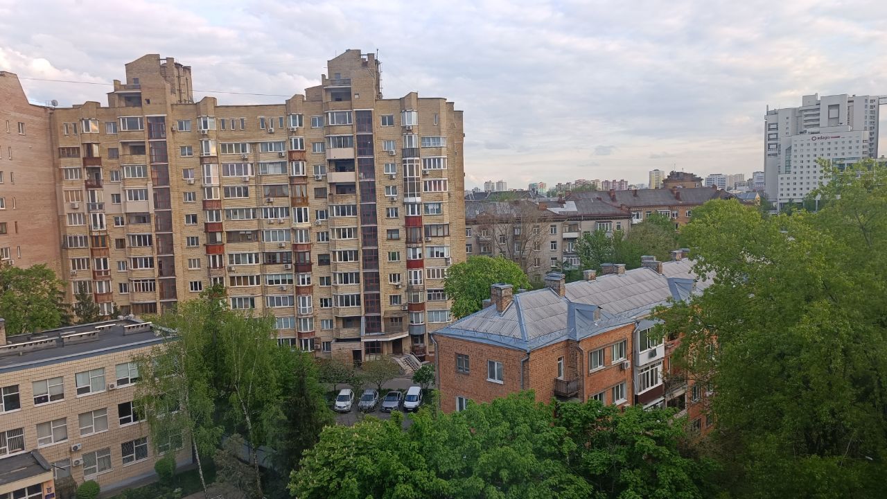Подається 3 кімнатна квартира в Києві метро Берестейська