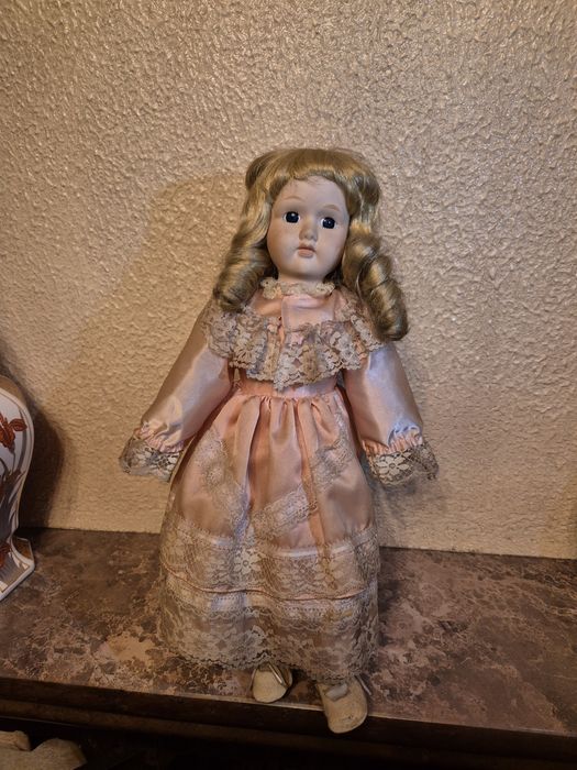 Bonecas de porcelana