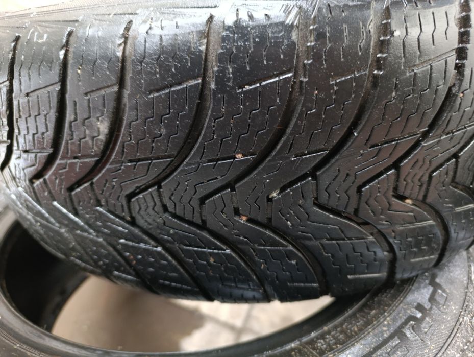 Продам зимову гуму R15.