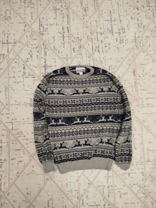 Продам новерічню кофту !