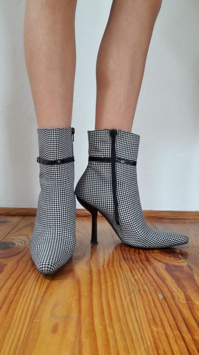 Buty kozaki czarno-białe w kratkę na obcasie rozm. 38