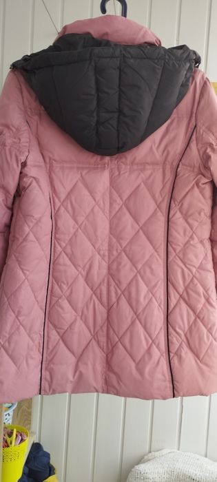 Жіночий пуховик 48 р бежевий колір,все добре.,стан ідеальний .