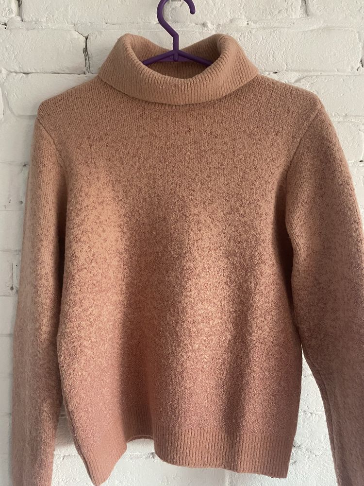Śliczny sweterek brzoskwiniowy Mohito
