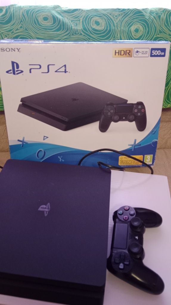 Игровая приставка ,,Playstation 4,,