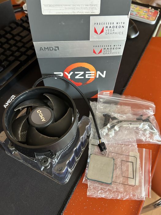 Процесор з кулером AMD Ryzen 5 2400g