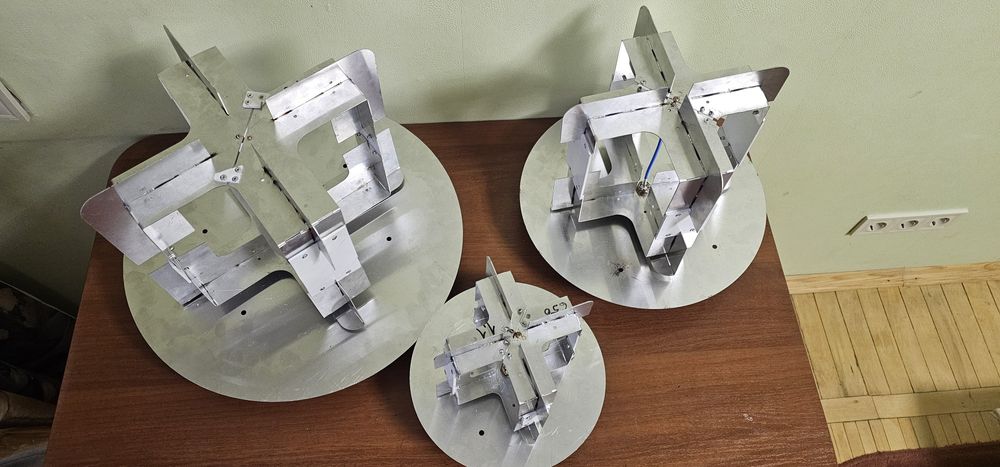 Антена квадрофілярна 300 Мгц - 2900 Мгц для РЕБ