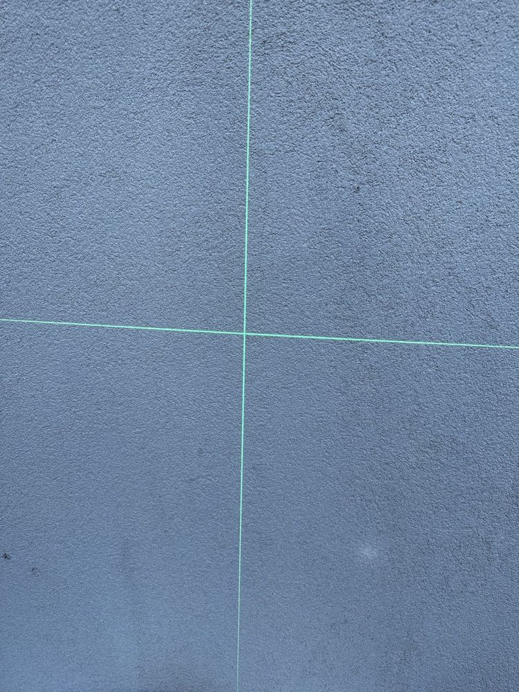 Nowa poziomica laserowa ENVENTOR, funkcja pulsu, uchwyt magnetyczny
