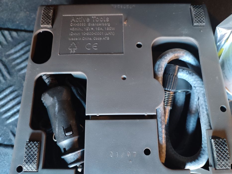 Оригінальні автомобільні насоси різних марок з герметиком