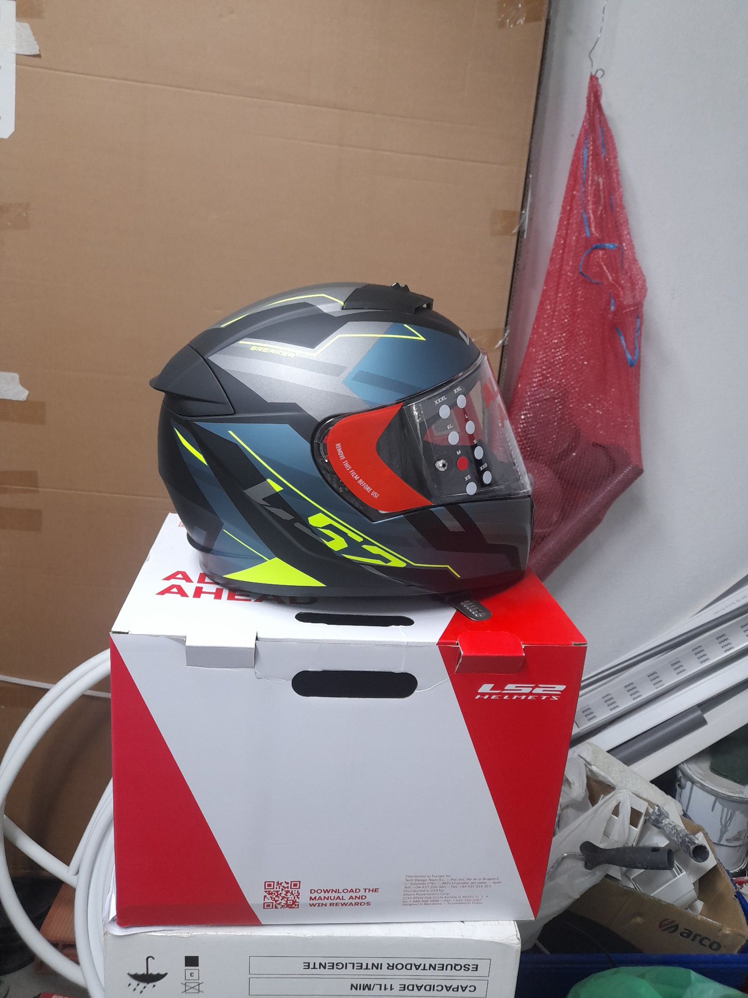 Vendo capacete novo na caixa,comprei mas não serve