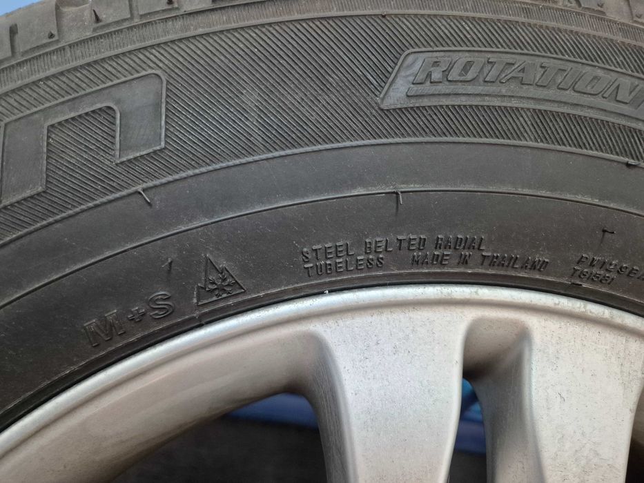 Koła zimowe 17"od Hondy CR-V IV 225/65R17 Falken 4 sztuki