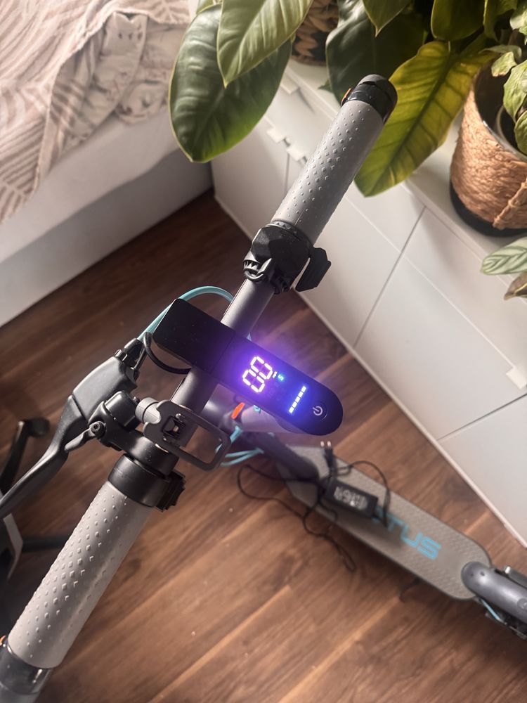 Motus 10 lite hulajnoga