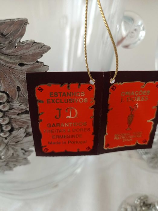 Balde de gelo e copos de champanhe