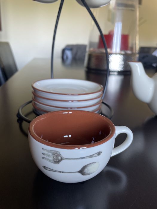 Conjunto de café (chávenas, pratos e bule)