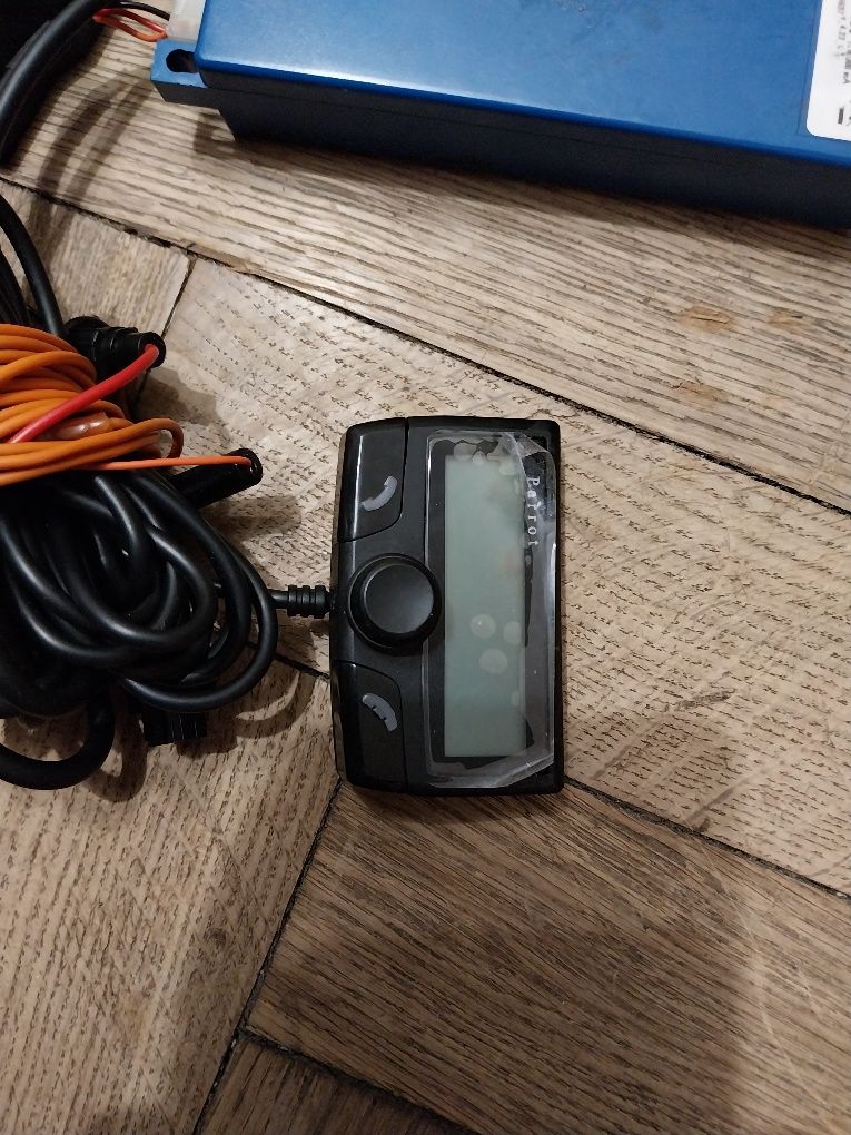 Пристрій гучного зв'язку Parrot CK3100N