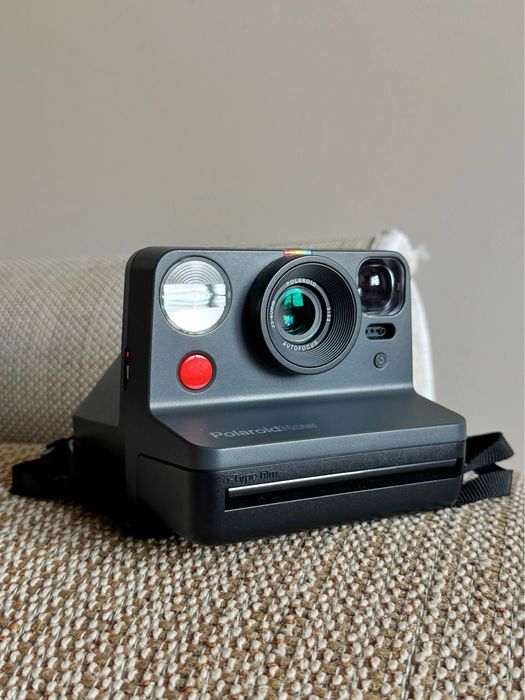 Polaroid Now фотоапарат миттєвого друку сірий з чорним корпусом