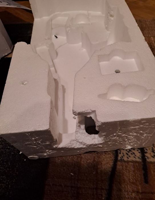 Продам б/у іграшки динозавр та іт- робот