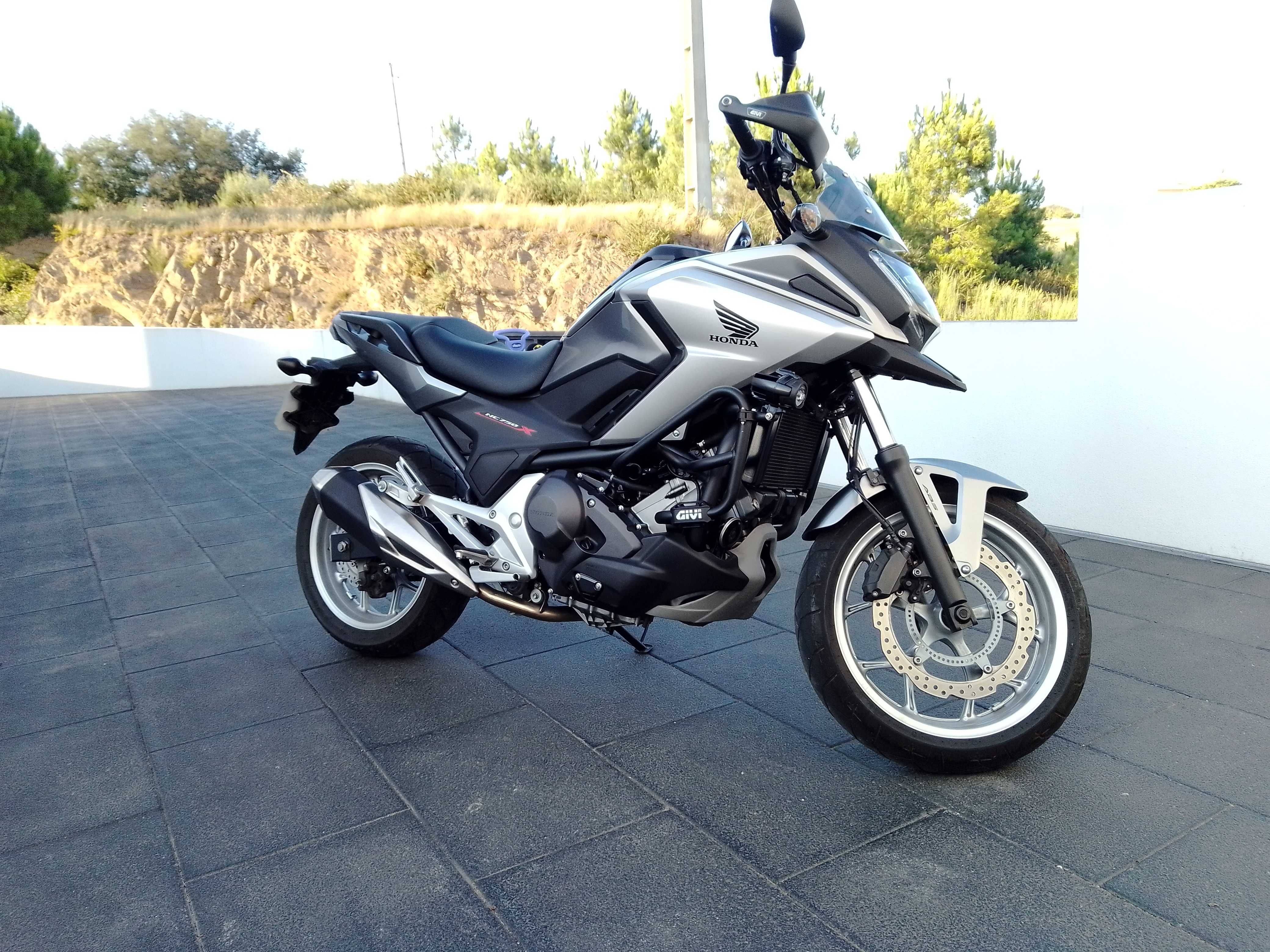 Honda NC 750X DCT, vários extras