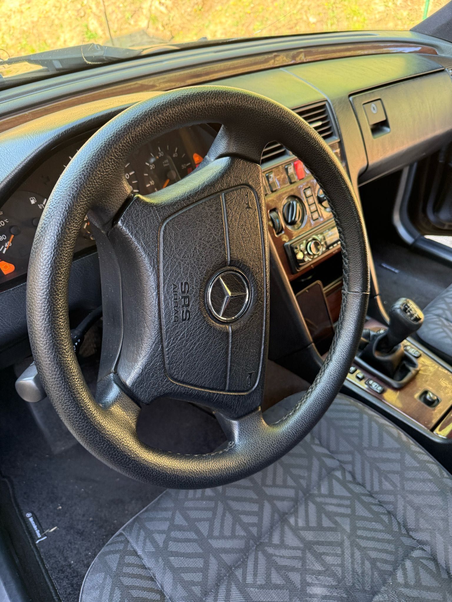 Mercedes-Benz 220