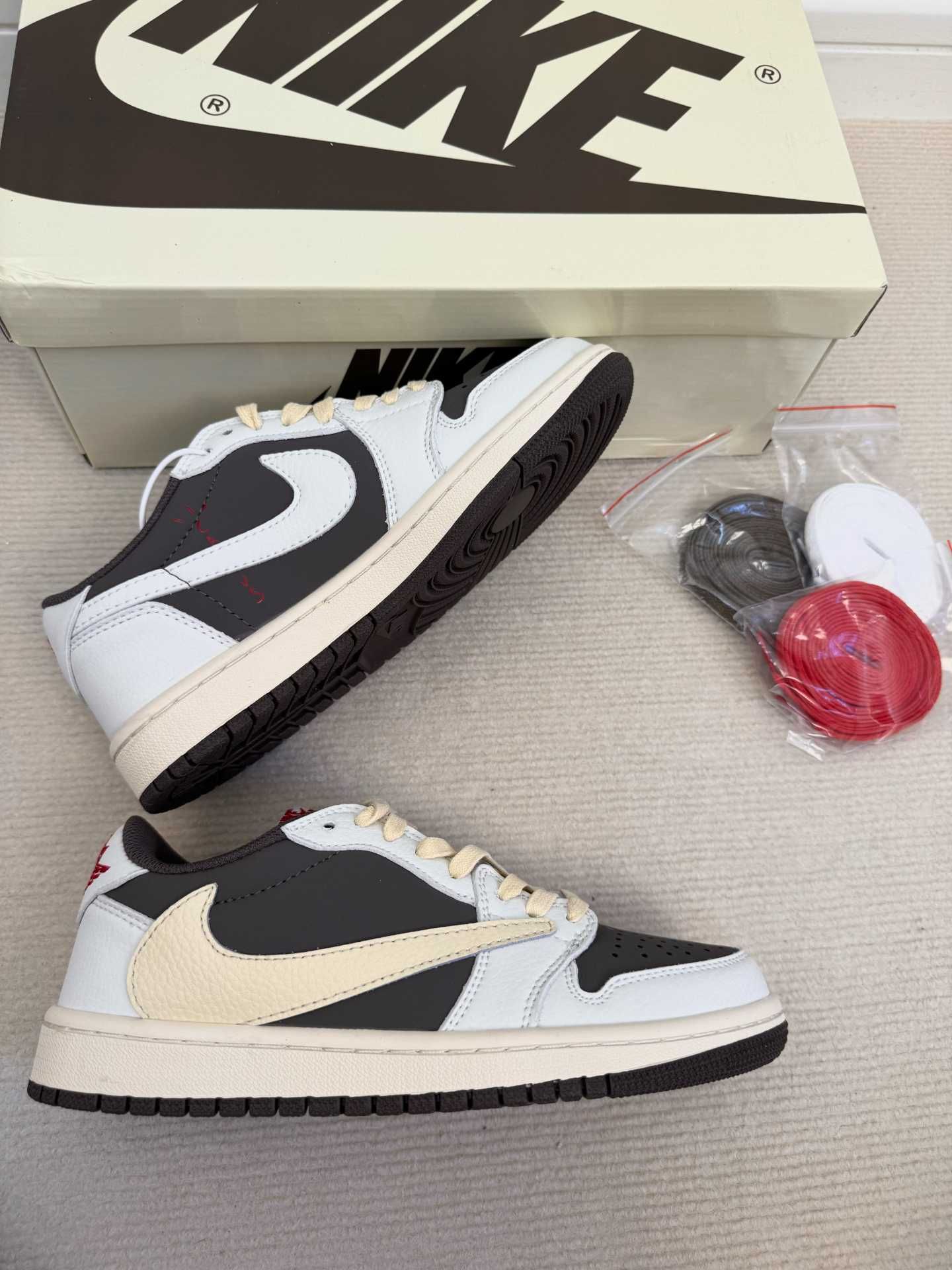 Travis_Scott/Buty_Jordan1_Retro_Low_OG_SP Unisextrampki R.41