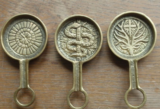 Бронзовые сувенирные сковородки