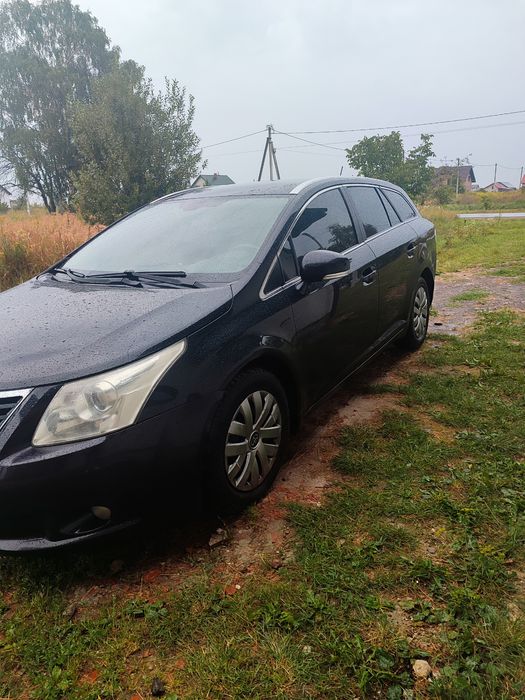 Тойота Avensis 2.0