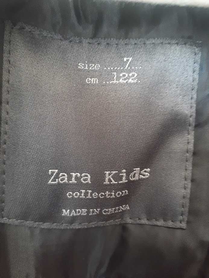 Sobretudo Zara Kids preto com capuz // menina 7 anos (122cm)