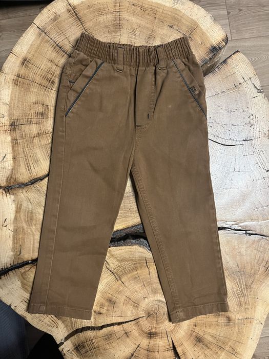 Eleganckie spodnie chłopięce brązowe 98 cm