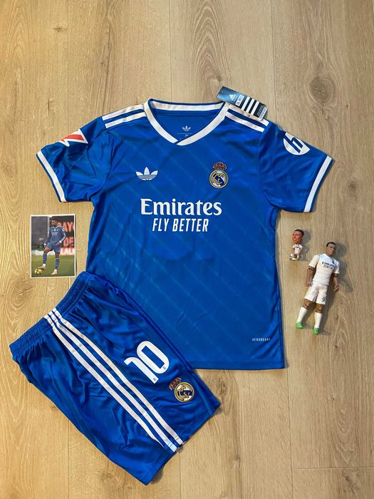 Strój piłkarski komplet Real Madryt Kylian Mbappe 146cm 152cm fan 26