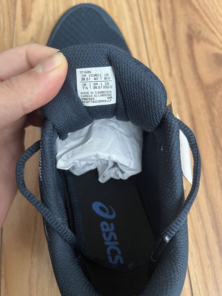 Нові кросівки ASICS Upcourt 5 men. EUR 42, US 8.5, 26,5 см.