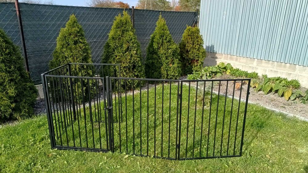 Bramka zabezpieczająca schody lub kominek