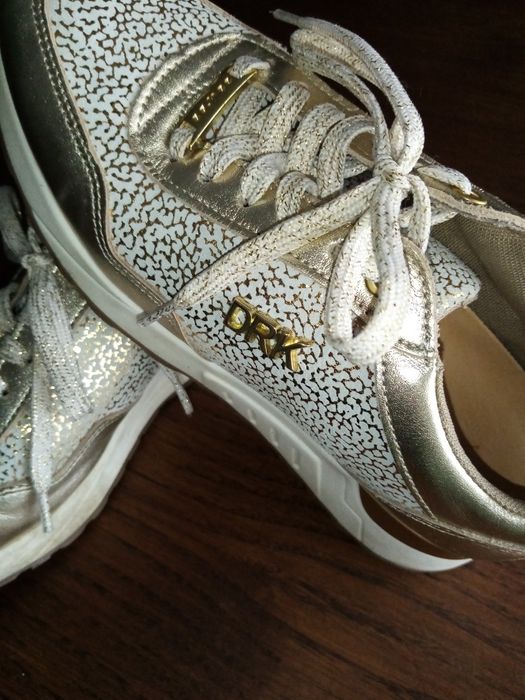 Sapatos de senhora (ténis)